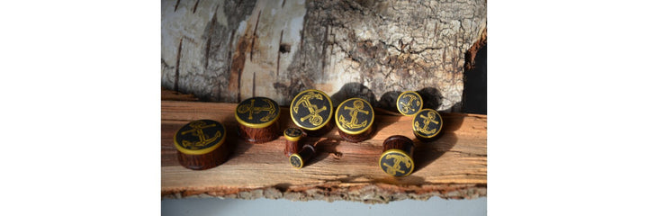 Plugs with anchor - timeless yet trendy