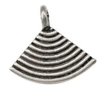 Load image into Gallery viewer, Silberanhänger klein Viertel gestreift Unisex Anhänger 925er Sterling Silber Kette
