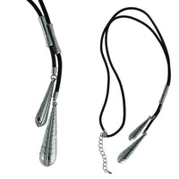 Load image into Gallery viewer, Kette Kautschuk-Band schwarz Anhänger Messing Tropfen ungleich lang 83-90 cm
