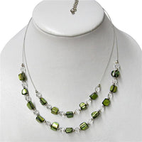 Load image into Gallery viewer, Halskette zweilagig grün Glasperlen Perlmutt Splitter
