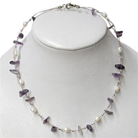 Load image into Gallery viewer, Halskette Steinsplitter Perlen Amethyst lila weiß 42 cm
