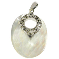 Load image into Gallery viewer, Perlmutt-Anhänger, ovaler Damenanhänger aus 925er Sterlingsilber mit Perlmutt und Silberverzierung, ca. 42 x 30mm

