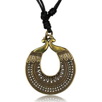 Load image into Gallery viewer, Kette Brass Baumwolle schwarz Anhänger Muster antik golden
