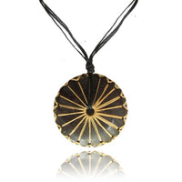 Load image into Gallery viewer, Kette Kokos Holz Kreis Anhänger mit hellem Bast Sonnenform mit verstellbarer Bauwollkette
