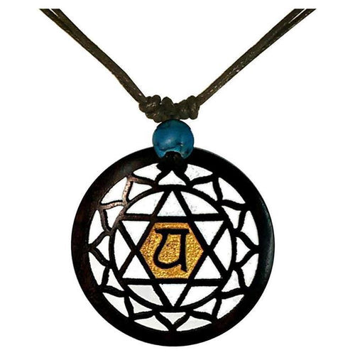 The Holzkette Türkis verstellbar Baumwolle Anhänger filigran features a round wood pendant with a geometric mandala and yellow Sanskrit symbol, plus a blue bead on an adjustable cotton cord, making it an ideal unisex accessory.