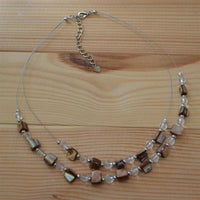 Load image into Gallery viewer, Halskette zweilagig Perlen gold braun Glas Perlmutt Splitter
