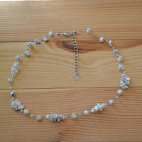 Load image into Gallery viewer, Halskette Perlen Stein Splitter Bündel weiß 42- 48cm
