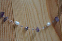 Load image into Gallery viewer, Halskette Steinsplitter Perlen Amethyst lila weiß 42 cm
