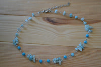 Load image into Gallery viewer, Perlen Halskette blau türkis Steinsplitter Bündel 42-48cm
