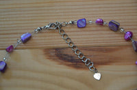 Load image into Gallery viewer, Halskette lila violett Perlen Perlmutt Muschel Splitter
