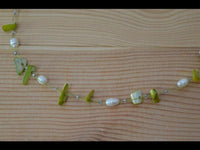 Load image into Gallery viewer, Kette Steinsplitter Perlen Glasperlen Damen Zuchtperlen Schmuck oliv grün weiß 42 cm nickelfrei
