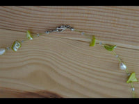 Load image into Gallery viewer, Kette Steinsplitter Perlen Glasperlen Damen Zuchtperlen Schmuck oliv grün weiß 42 cm nickelfrei
