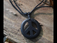 Load image into Gallery viewer, Kette Sono Holz Peace Anhänger schwarz 3,3 cm verstellbar Baumwollkette
