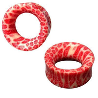 Load image into Gallery viewer, Tribal Korallentunnel in rot weiß aus Harz Koralle Plug, Ohrring, Ohrstecker
