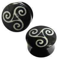 Cargar imagen en el visor de la galería, Horn Plug schwarz Bone Inlay Spiralen Organic Expander Tribal Piercing Ohrstecker Tunnel
