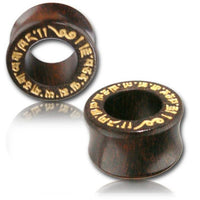 Cargar imagen en el visor de la galería, Holz Tunnel Tamarind Wood Zeichen gold bemalt Lasergravur handgeschnitzt Tribal Plug Organic
