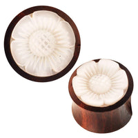 Load image into Gallery viewer, The Sonoholz Plug Perlmutt Blume handgeschnitzt schillernd features a carved Perlmutt Blume design with detailed petals and a textured center. One plug is shown frontally, the other at an angle to highlight its shape.
