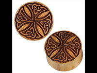 Load image into Gallery viewer, Two light brown Jackfrucht plugs with black engraved Celtic tribal knot patterns, featuring symmetrical, interwoven designs on the top surface.
