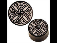 Load image into Gallery viewer, Plug Schwarz Horn Gravur schwarz Knotenmuster Keltisch Tribal Expander
