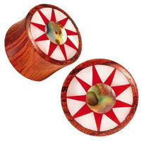 Load image into Gallery viewer, Brauner Rangas Holz Plug mit Muschel Inlay roter Stern auf weissem Hintergrund Tribal Expander
