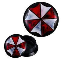 Load image into Gallery viewer, A stylish round black Acryl Schraub Plug with a red and white cross umbrella design, inspired by the Resident Evil emblem—perfect Expander Piercing Ohrschmuck for fans of the Schirm Kreuz Motiv.
