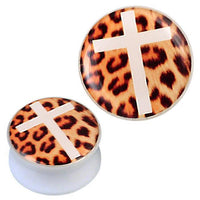 Cargar imagen en el visor de la galería, The Plug weiß Acryl Kreuz Leo Muster beige braun features two round acrylic plugs with a bold leopard print and white cross, perfect as stylish piercing Ohrschmuck for stretched ears.
