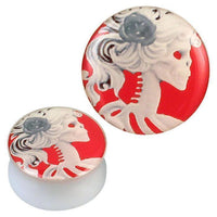 Load image into Gallery viewer, The Plug weiß Acryl Skelettfrau rot grau Rose im Haar is a round acrylic piercing plug, featuring a white skeletal woman with gray rose in her hair on a red background—an eye-catching Ohrschmuck piece.
