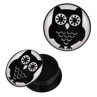 Load image into Gallery viewer, Schraub Plug Acryl Eule Sternchen Augen schwarz weiß Piercing Ohrschmuck
