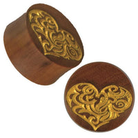 Load image into Gallery viewer, Plug Holz rotbraun Lasergravur goldfarben Schnörkel Herz Tribal Piercing
