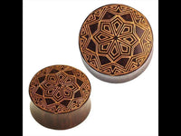 Cargar imagen en el visor de la galería, Holz Plug Stern Muster Sonoholz dunkelbraun golden Gravur
