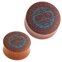 Load image into Gallery viewer, Holz Plug Gesicht Krieger Sonne crushed Türkis Stein Inlay blau Sawoholz
