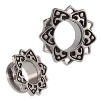 Load image into Gallery viewer, Edelstahl Tunnel Männchen Blume silbern oxidiert Schraubtunnel
