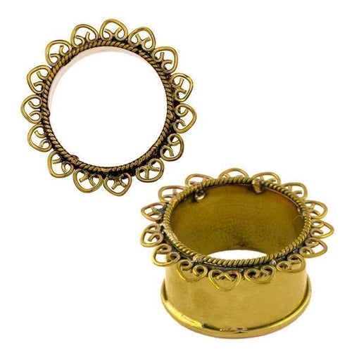 Antik gold, round Brass Tunnel "Blüte Seil Spiralbögen" Plug made from nickelfrei Messing, features a scalloped edge with heart loops and a smooth base. Shown from top and angled side. Suitable as Expander Ohrschmuck.
