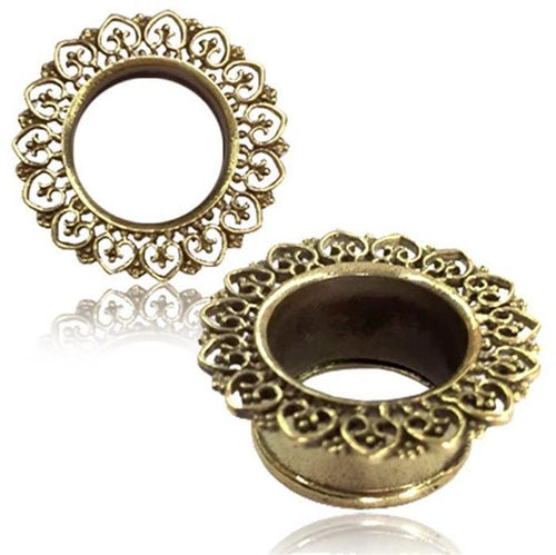 Two Brass Tunnel Herzbögen umgedreht Punkte antik golden Plug Messing Expander Schmuck earrings with intricate filigree and open centers are displayed on a white background—one upright, one on its side. Nickelfrei.