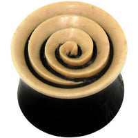 Cargar imagen en el visor de la galería, The Bio Kokos-Schale Horn Plug Spirale is a round black and beige flesh tunnel with a spiral tribal design, ideal as an organic expander or piercing plug for stretched ears.
