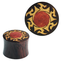 Load image into Gallery viewer, Plug Sonoholz golden Flammen crushed roter Stein Inlay double flared Handarbeit
