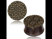 Load image into Gallery viewer, Plug Tamarindenholz golden Lasergravur Kreuze ribbed plug
