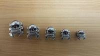 Load image into Gallery viewer, Edelstahl Plug silbern Totenkopf großes Gebiss Haken Skull Schraubplug Tunnel
