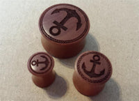 Load image into Gallery viewer, Flesh Plug Sawoholz Anker Seil Ring double flared Lobe Dehner rot braun Gravur
