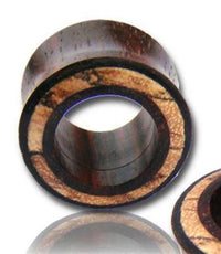 Cargar imagen en el visor de la galería, A close-up of a round Holz Flesh Tunnel Inlay Tamarinden Holz braun hell Plug, made from handgeschnitzt wood, displays a dark center with a textured, light brown ring and an organic, natural wood-grain appearance for stretched ears.
