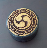 Cargar imagen en el visor de la galería, Flesh Plug Tomoe Symbol Blütenrand Holz Sonoholz Jackfrucht Inlay double flared
