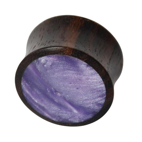 The Holz Plug Sonoholz lila schillernd Resin Inlay double flared is a round plug with a flat face inlaid with shimmering purple resin, featuring an iridescent finish.