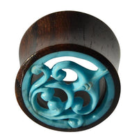 Load image into Gallery viewer, The Tunnel Sonoholz Resin Türkis Inlay Spiralbögen is a cylindrical wooden ear gauge featuring a circular opening with a decorative blue swirl Türkis inlay at the center.
