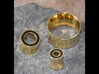 Cargar imagen en el visor de la galería, Tunnel Plug Messing Onyx Stein schwarz Rim gold
