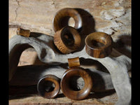 Load image into Gallery viewer, Flesh Tunnel Holz Parasitholz braun double flared
