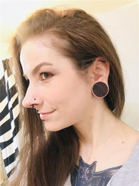 Load image into Gallery viewer, Holzplug Zebraholz handgeschnitzt braun gestreift Tribal Holz Tunnel Plug Expander
