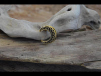 Cargar imagen en el visor de la galería, Saddle Plug Messing antik gold Sichel Bögen Tunnel
