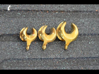 Cargar imagen en el visor de la galería, Saddle Plug Messing antik gold Sichel Hook für Anhänger
