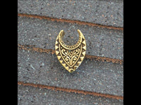 Cargar imagen en el visor de la galería, Saddle Plug antik gold Messing Spalt Muster Tribal
