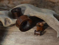 Load image into Gallery viewer, Holz Tunnel Parasitholz Wellenmuster ribbed braun
